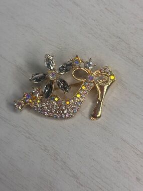 Rhinestone Gold High Heel Brooch - Sparkling Crystal Shoe Pin Vintage Inspired